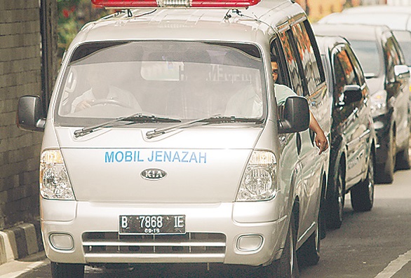 Polisi Tindak Pengawal Mobil Jenazah Anarkis